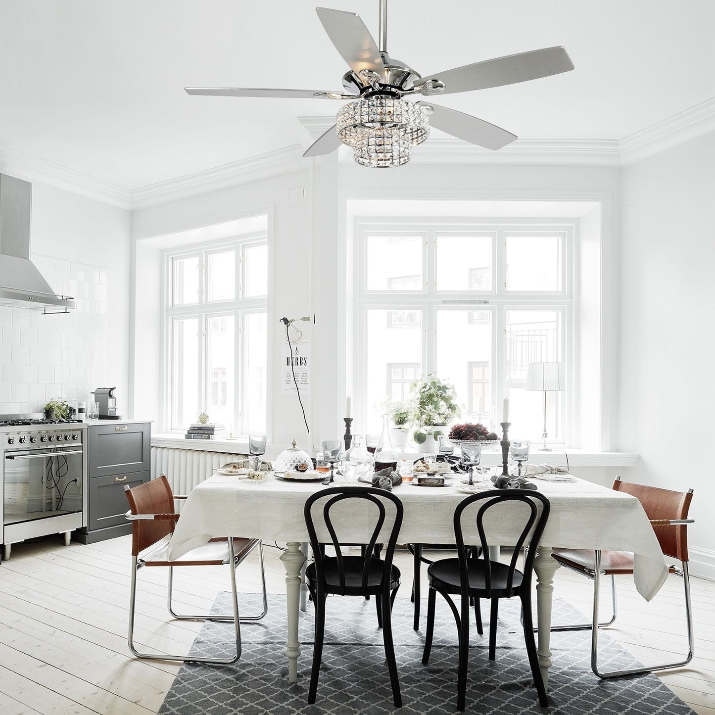 Ventilateur de plafond moderne à 5 pales en bois chromé de 52 pouces avec télécommande et cristaux.