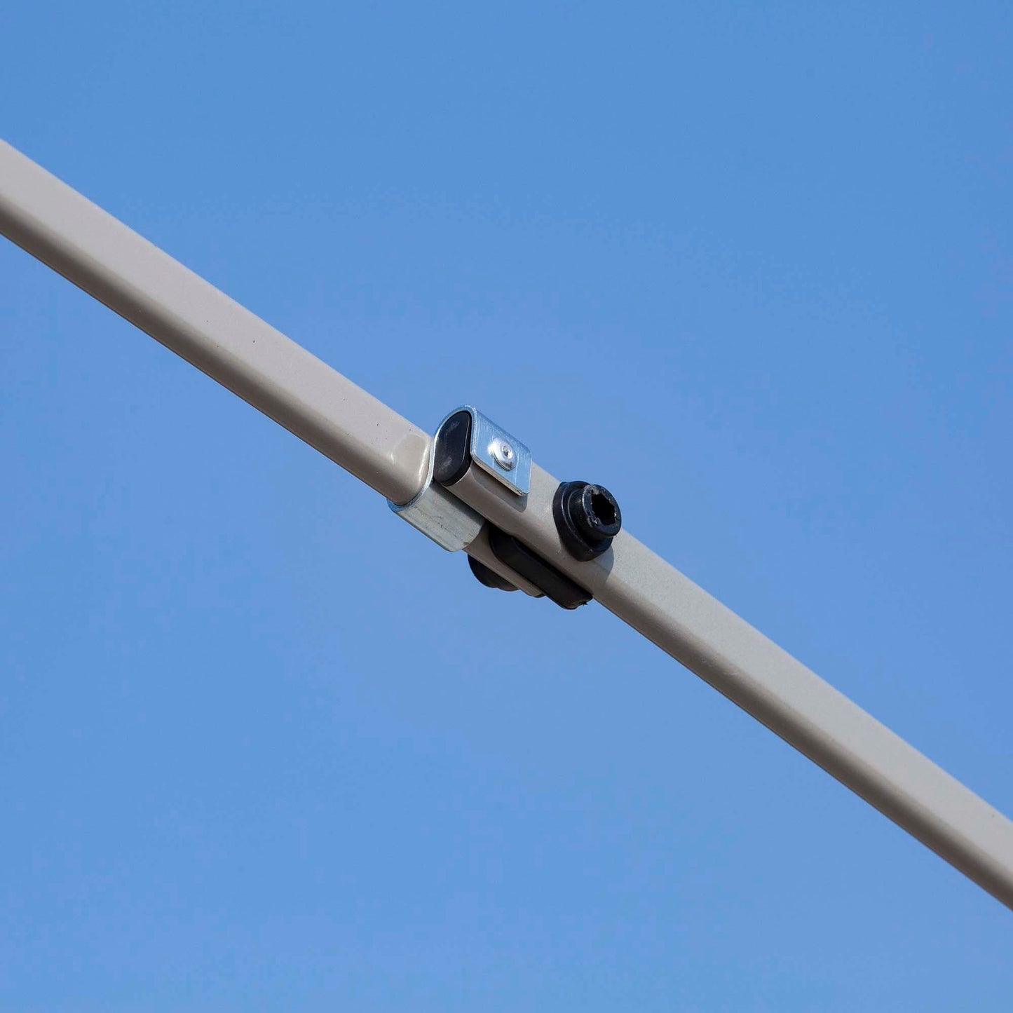 Outsunny Tente Pop-up Instant Canopy 3,6 m x 3,6 m, avec Pare-soleil, pliable, avec moustiquaire latérale en maille, hauteur réglable sur 3 niveaux