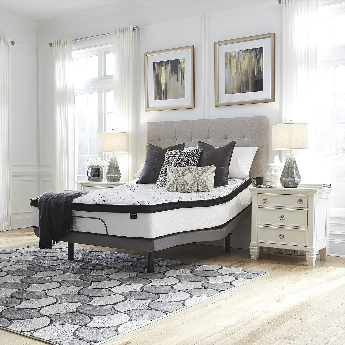 Matelas hybride de 30 cm (12 pouces) Chime de Signature Design by Ashley, livré dans une boîte