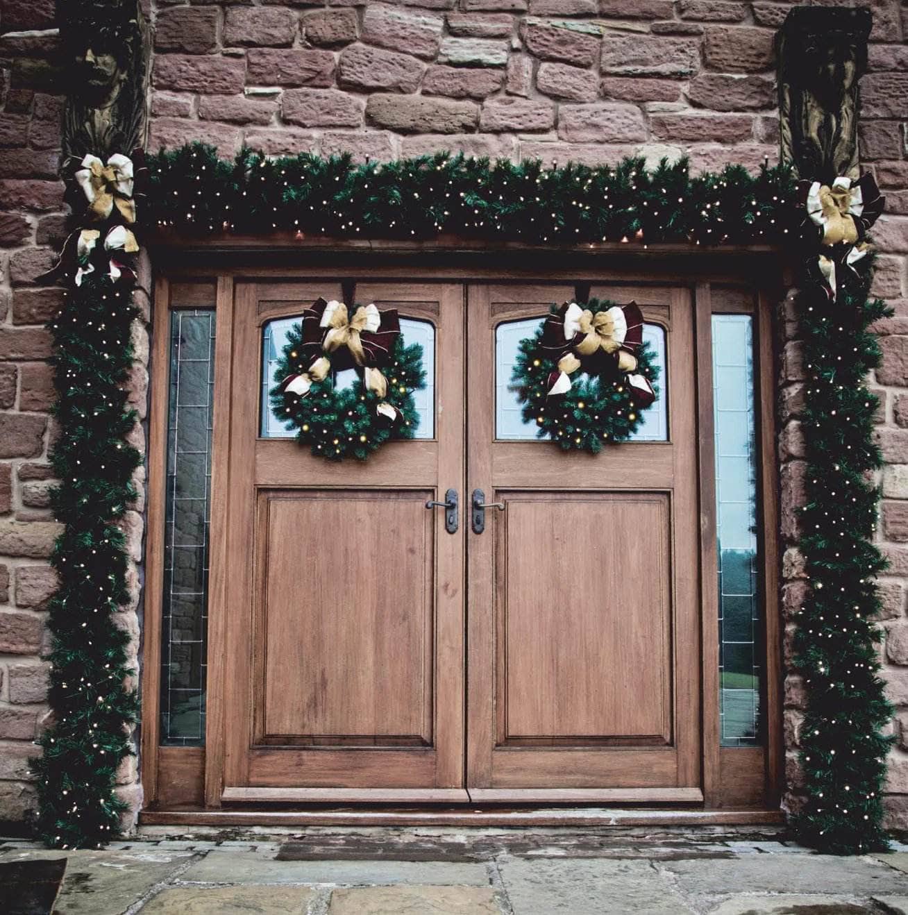 Pre Lit Warm/Ice White Battery Operated Wreath - 60cm