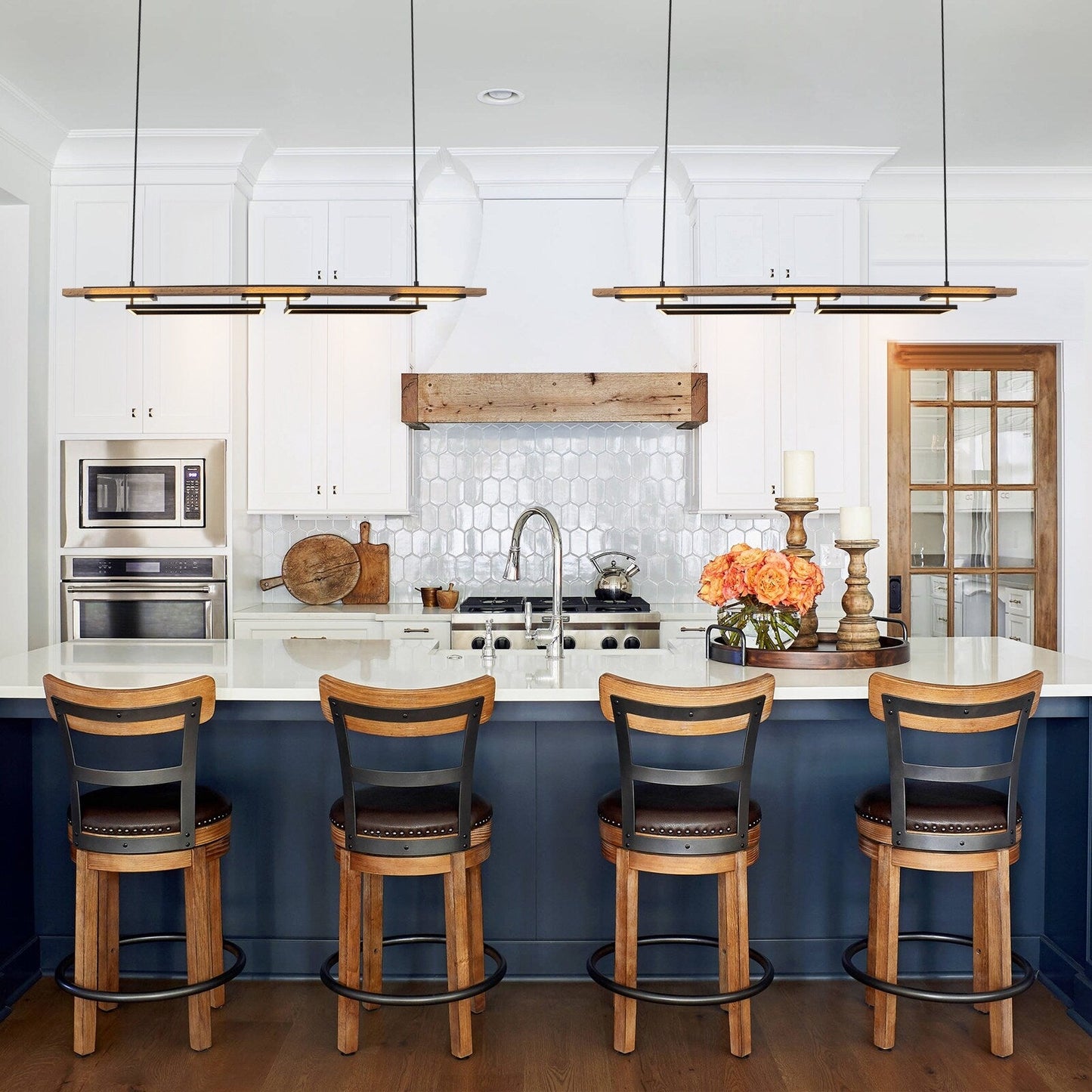 Suspension à LED intégrée en bois, linéaire, à 3 ou 5 lumières, pour îlot de cuisine.