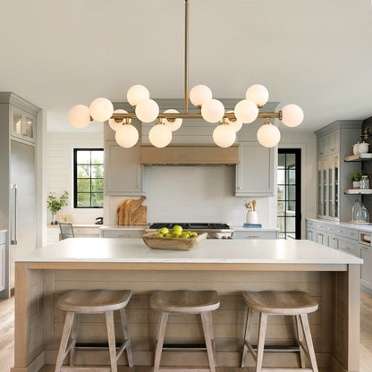 Luminaire suspendu linéaire à 16 lumières, style moderne du milieu du siècle, en laiton doré, avec globe en verre dépoli, 40 po, pour salle à manger.