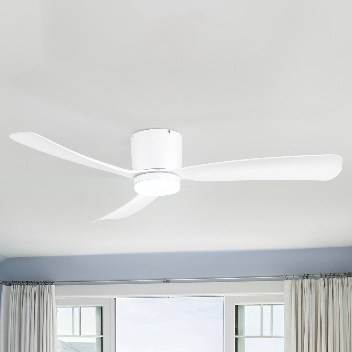 Ventilateur de plafond LED à encastrer de 52 pouces noir/blanc avec éclairage et télécommande (3 pales)