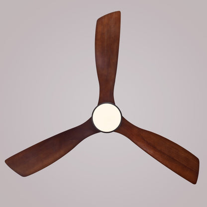 Ventilateur de plafond intérieur en bois Sofucor 52 avec télécommande, éclairage intégré en option.