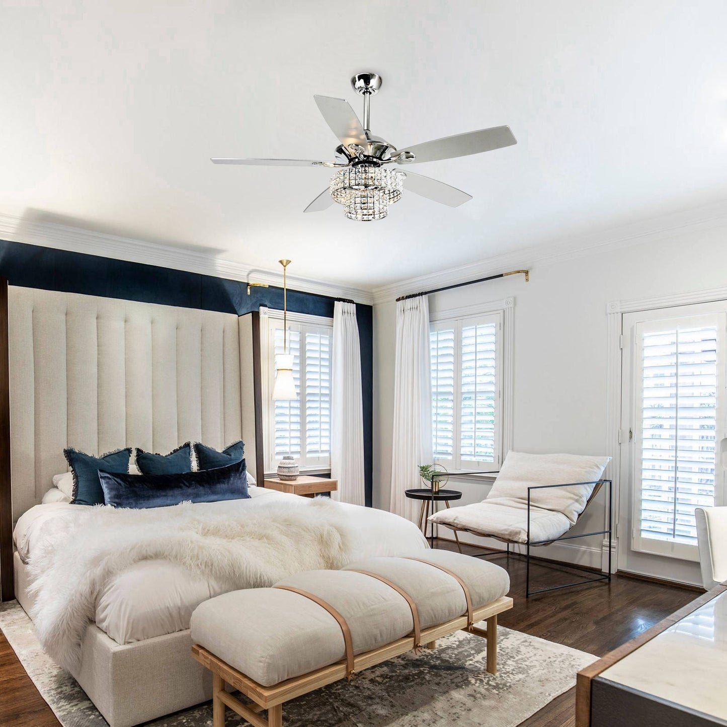 Ventilateur de plafond moderne à 5 pales en bois chromé de 52 pouces avec télécommande et cristaux.