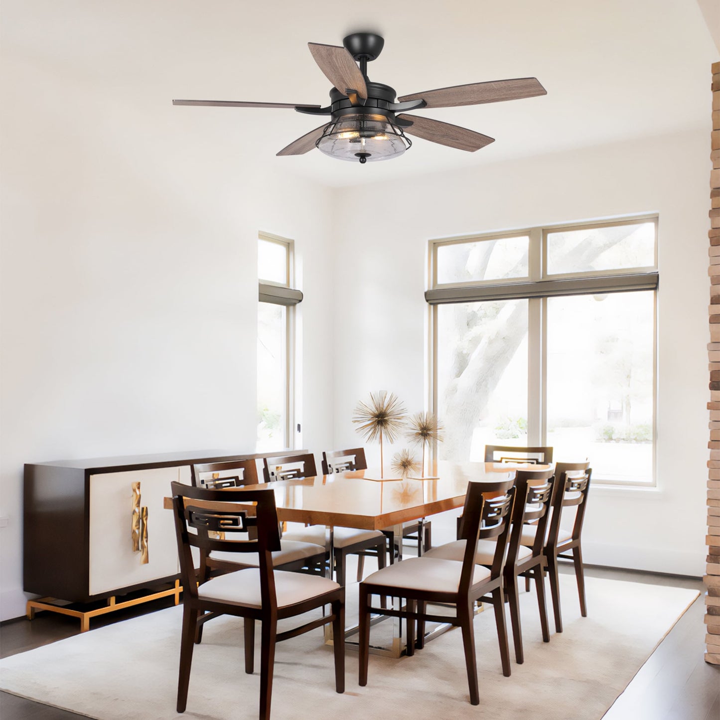 Ventilateur de plafond décoratif noir à 52 pales en verre dépoli, avec télécommande et kit d'éclairage.