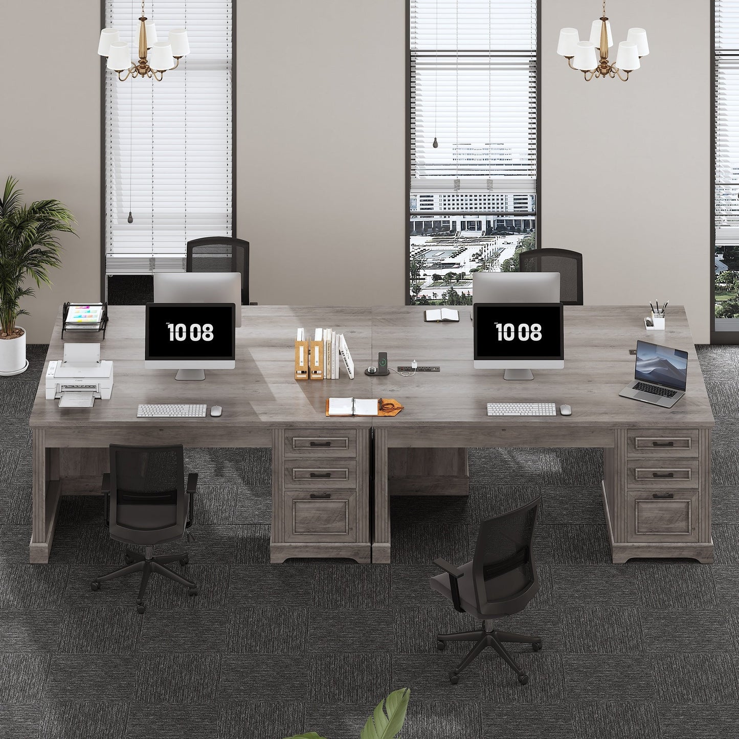 Bureau de direction style farmhouse, bureau de travail à domicile, avec tiroir à dossiers, support pour écran et prise de courant.