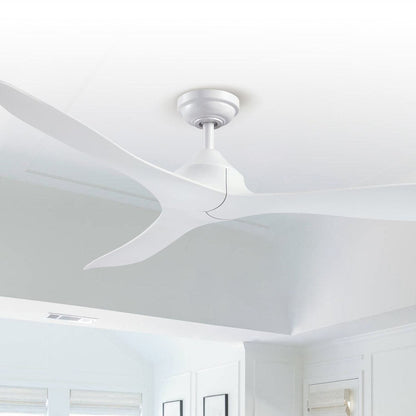 Ventilateur de plafond à 56 pouces, moderne, noir, à 3 pales, avec moteur à courant continu et télécommande.