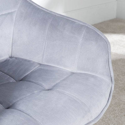 Lincoln Round Dining Table & 4 Silver Montreal Dining Chairs