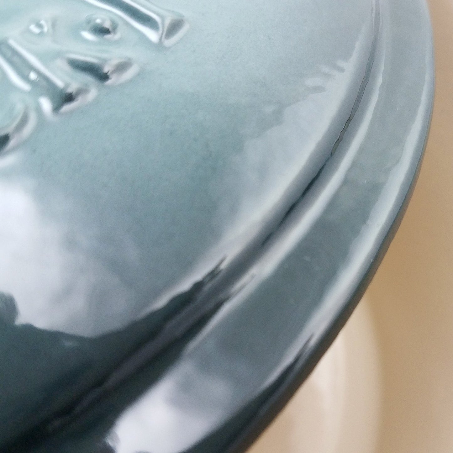 Poule à ragoût ronde en fonte de 7 quarts, couleur cendrée