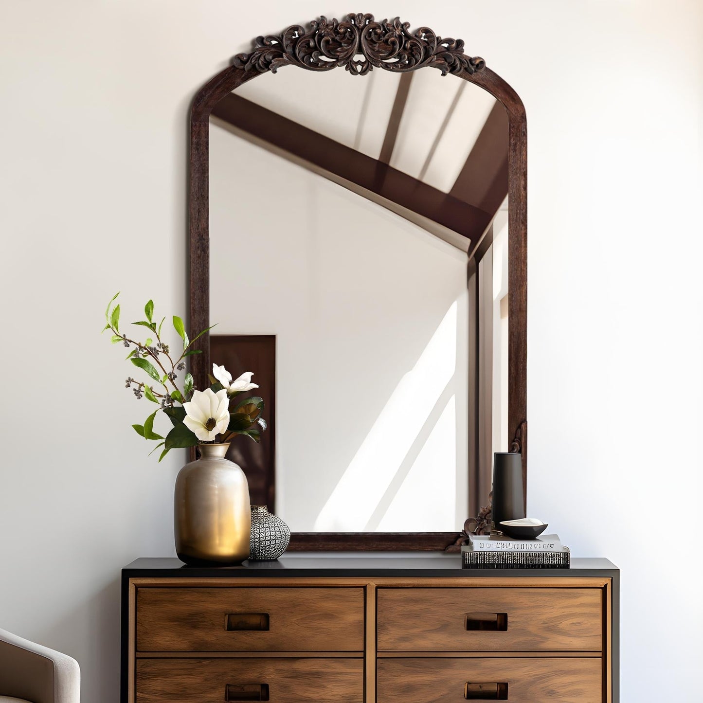 Grand miroir de sol en bois massif sculpté avec arche