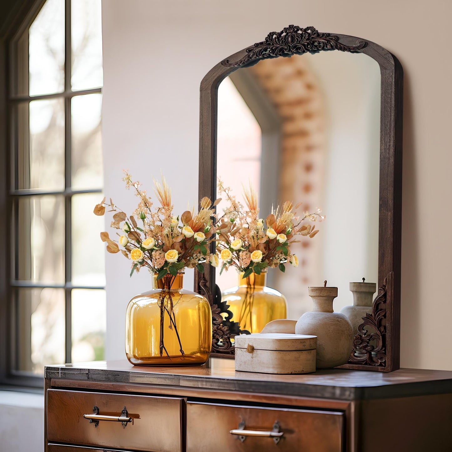 Grand miroir de sol en bois massif sculpté avec arche