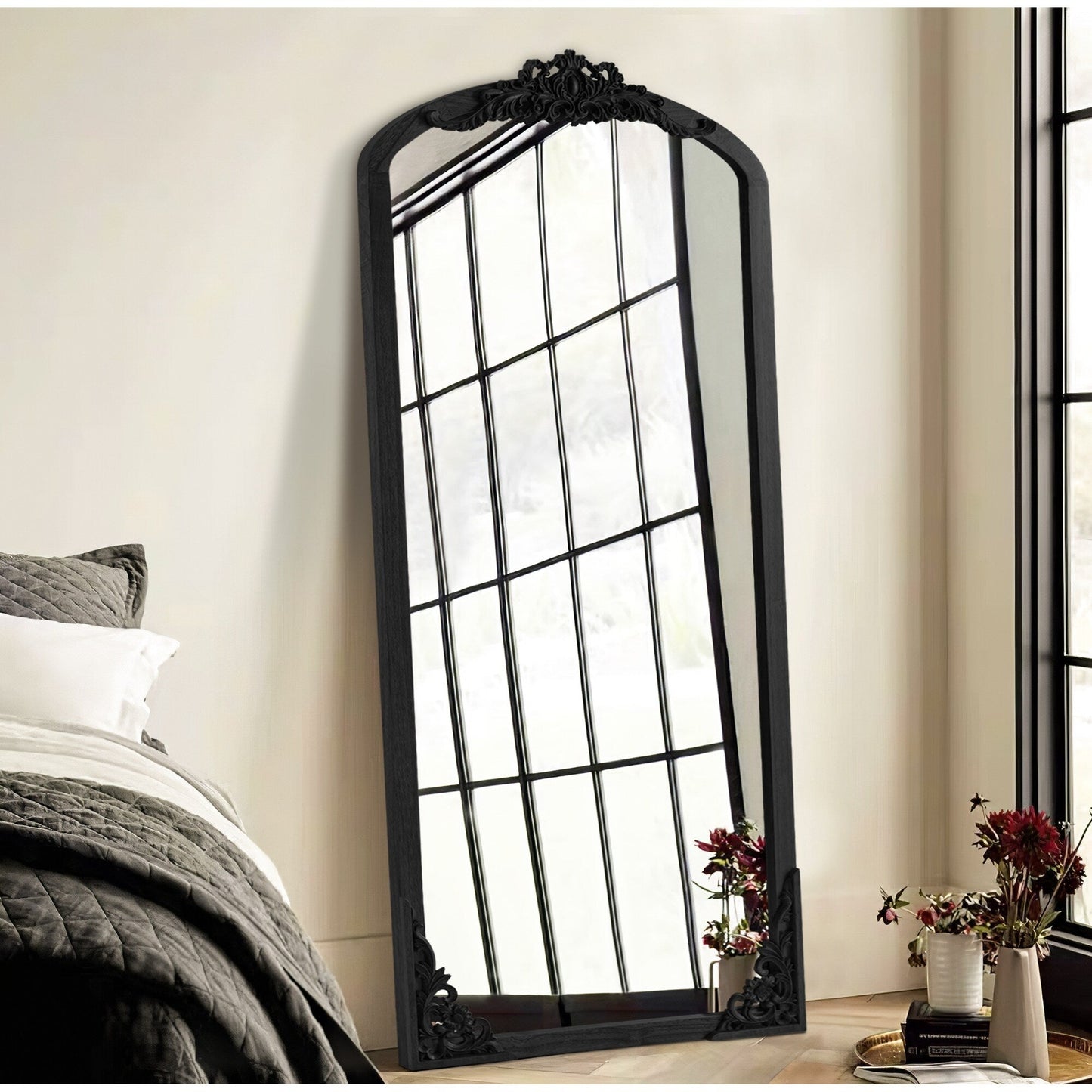 Grand miroir de sol en bois massif sculpté avec arche