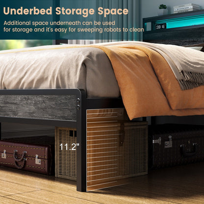 Cadre de lit à plateforme en bois de style farmhouse avec station de recharge et lumières LED