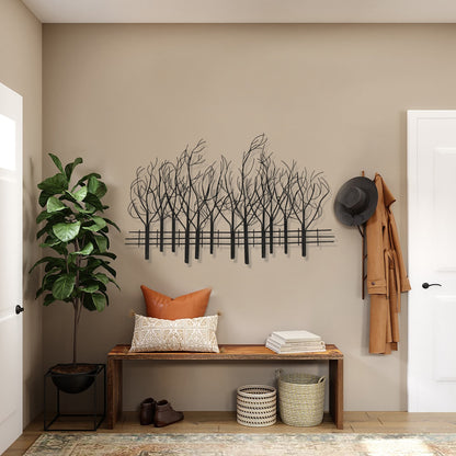 Décoration murale en métal noir représentant un champ d'arbres