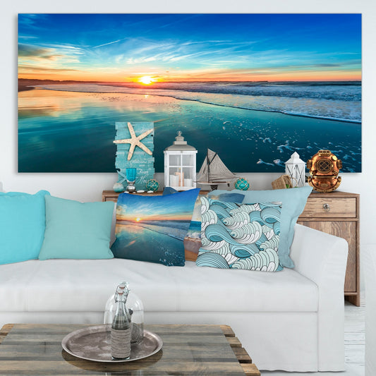 Côté de mer bleu avec coucher de soleil lointain - Tableau mural sur toile représentant un bord de mer