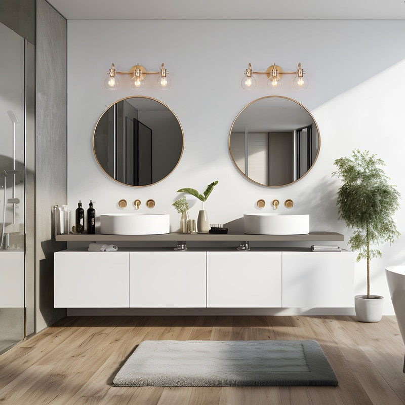 Applique murale de salle de bain à 3 lumières, style moderne, avec abat-jour en verre sphérique, couleur or.