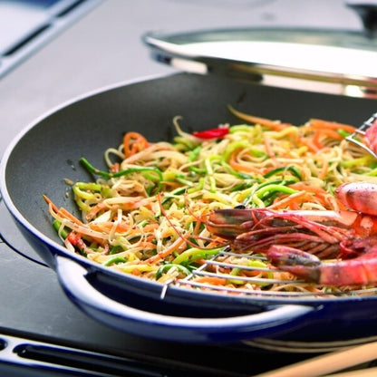 Wok en fonte d'aluminium émaillée rouge Chasseur de 40 cm (16 pouces) avec couvercle en verre