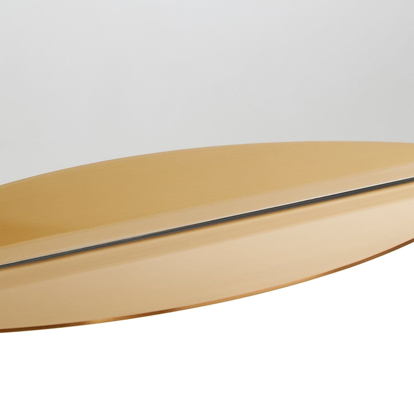 Miroir mural en métal à arche de Concord avec étagère de iNSPIRE Q Bold