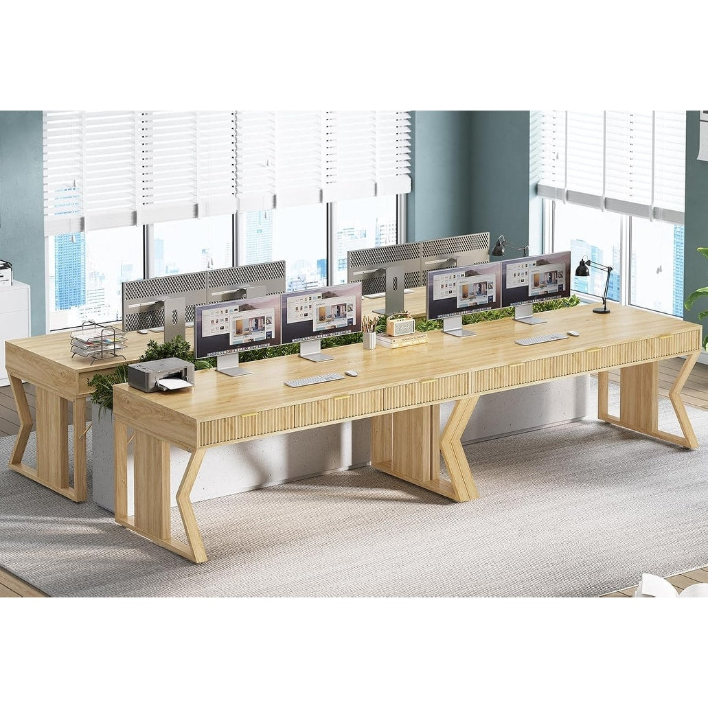 Bureau de direction style farmhouse, bureau de travail à domicile, avec tiroir à dossiers, support pour écran et prise de courant.