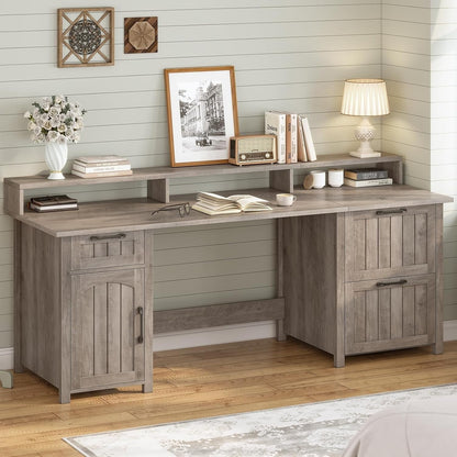 Bureau de direction style farmhouse, bureau de travail à domicile, avec tiroir à dossiers, support pour écran et prise de courant.