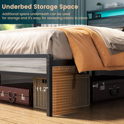 Cadre de lit à plateforme en bois de style farmhouse avec station de recharge et lumières LED