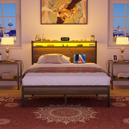 Cadre de lit à plateforme en bois de style farmhouse avec station de recharge et lumières LED