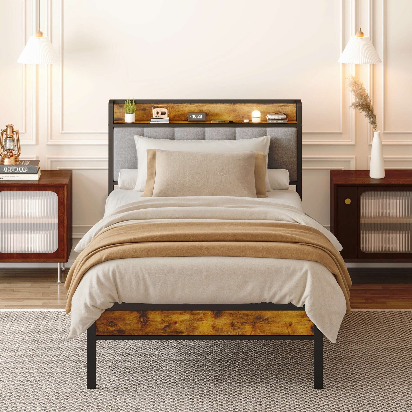 Cadre de lit à plateforme en métal avec tête de lit rembourrée et rangement, disponible en tailles Twin / Double / Queen / King.