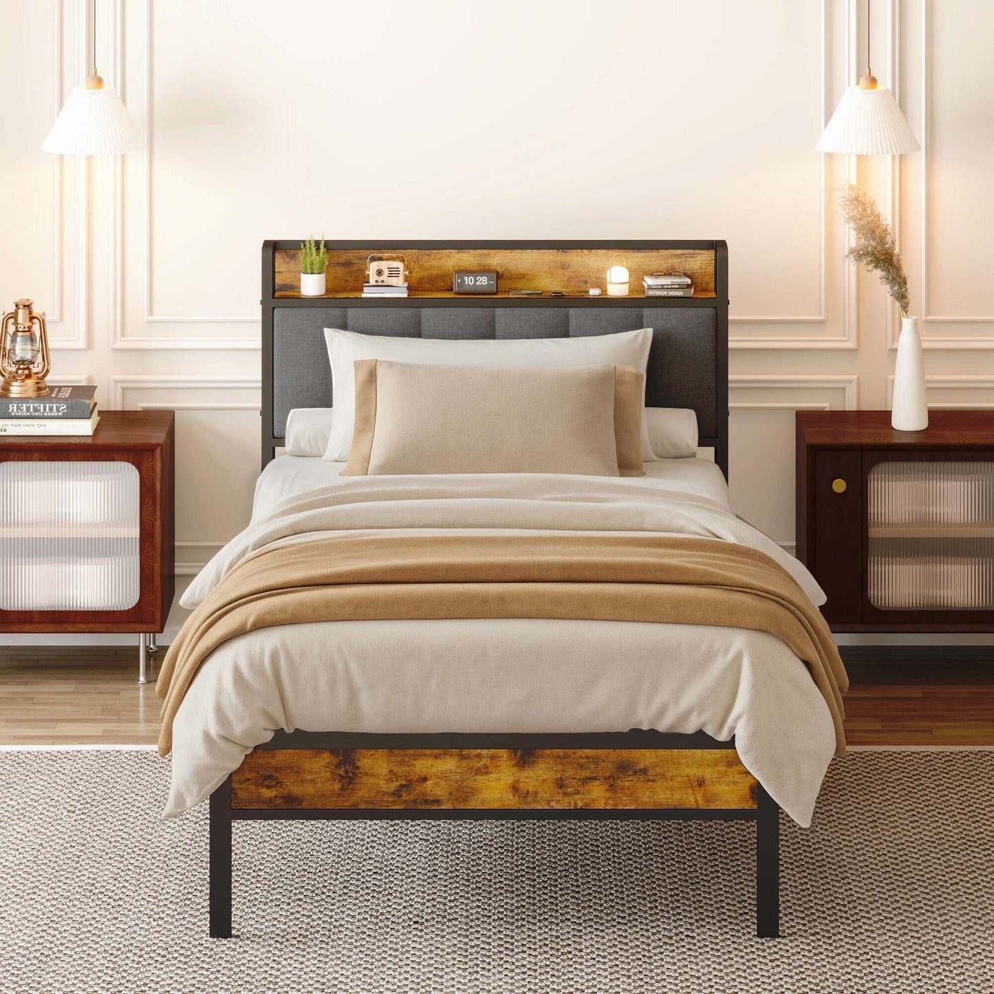Cadre de lit à plateforme en métal avec tête de lit rembourrée et rangement, disponible en tailles Twin / Double / Queen / King.