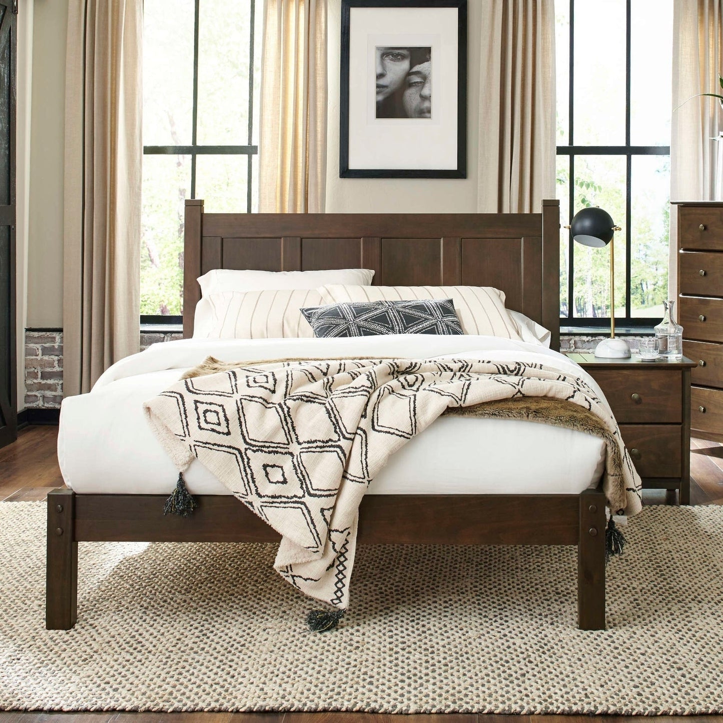 Lit-plateforme à panneaux en bois massif de style Shaker de Grain Wood Furniture