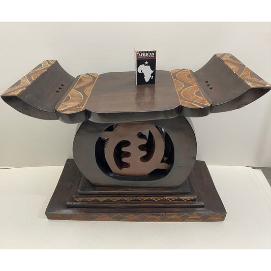 Tabouret Gye Nyame artisanal du palais du chef (Ghana)