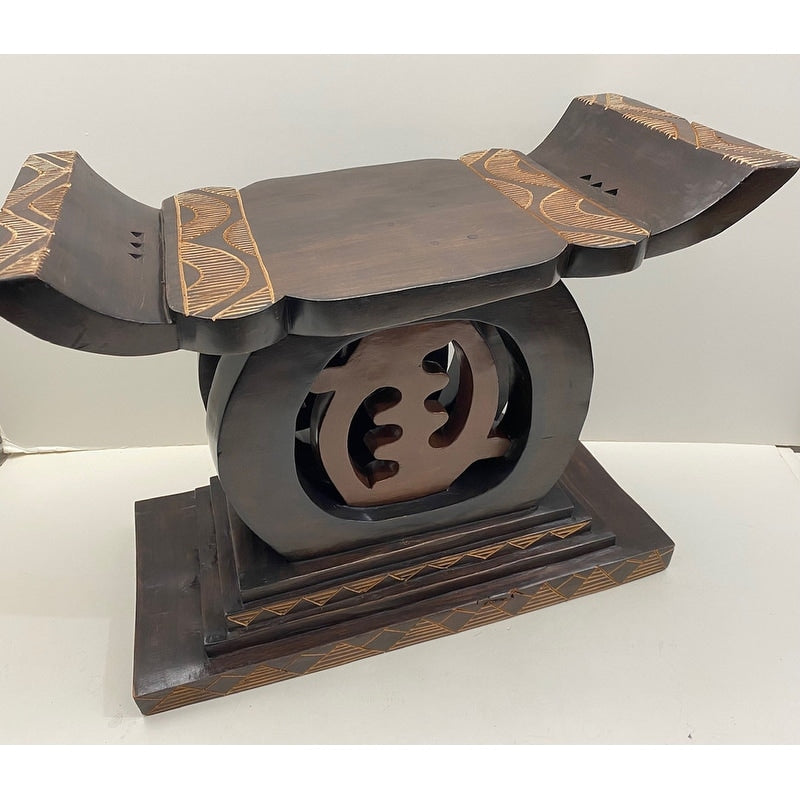 Tabouret Gye Nyame artisanal du palais du chef (Ghana)