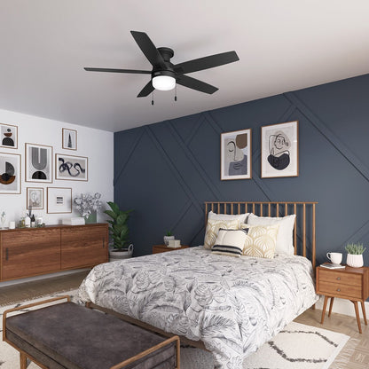 Ventilateur de plafond Hunter 52 Anisten à profil bas avec éclairage LED et cordon d'actionnement - Style moderne, contemporain, transitionnel