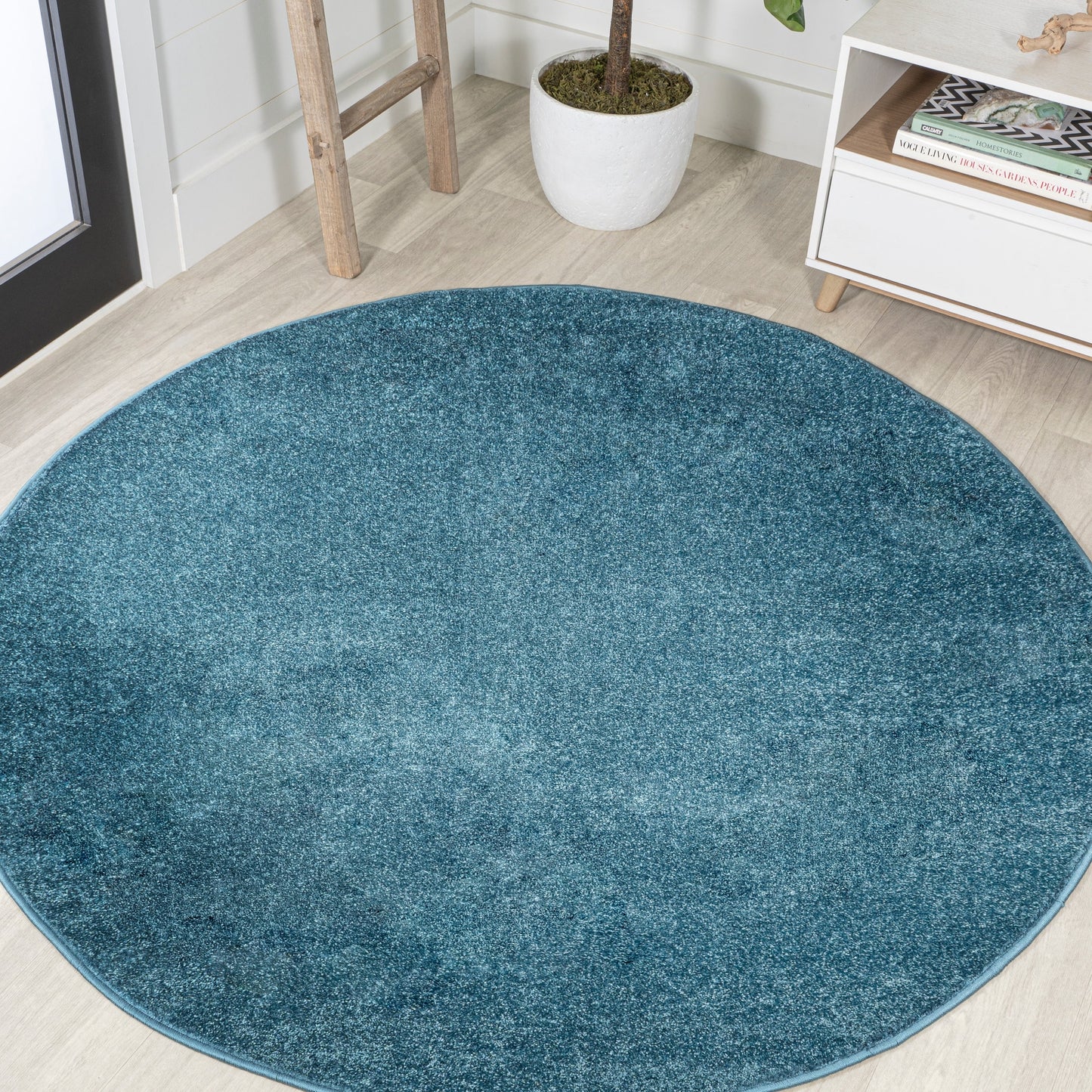 JONATHAN Y Tumbling Solid Low-Pile Area Rug