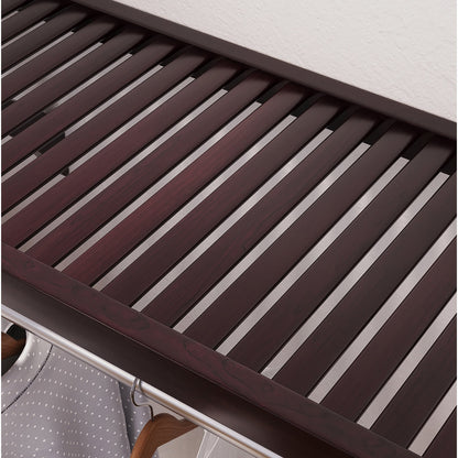 Système de rangement à l'intérieur d'un placard en bois massif John Louis Home, modèle Simplicity, couleur espresso.