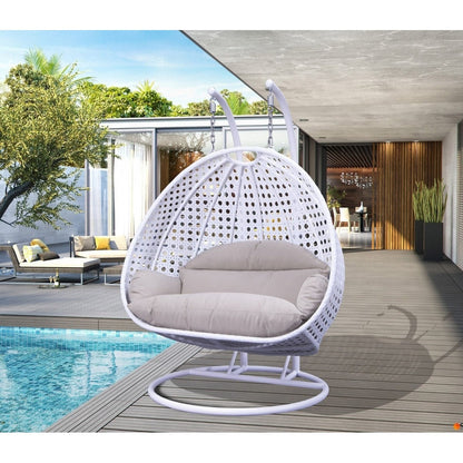 LeisureMod Chaise suspendue en forme d'œuf pour 2 personnes avec support - Hamac balançoire en rotin tressé pour intérieur/extérieur avec coussins