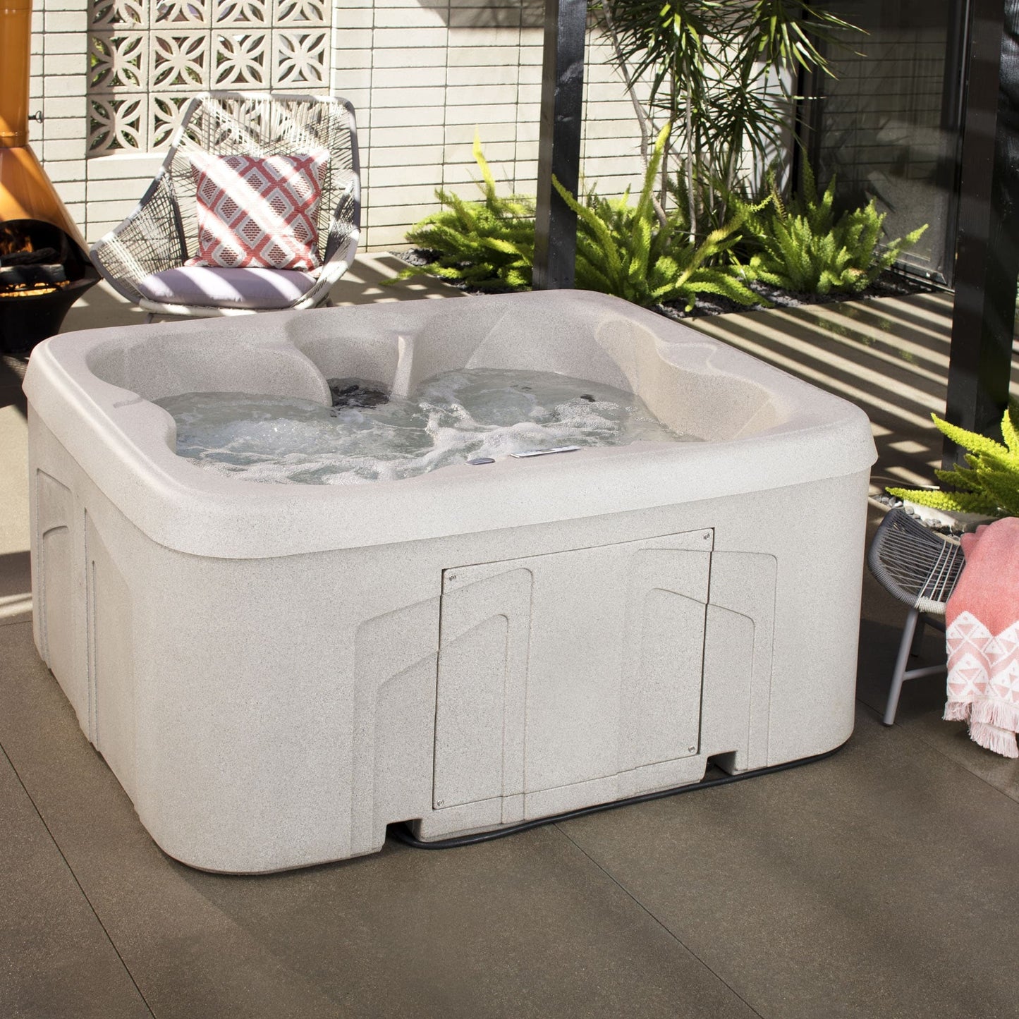 Spa Lifesmart LS100 4 places, 13 jets, 110 V, prêt à l'emploi, avec éclairage LED sous-marin.