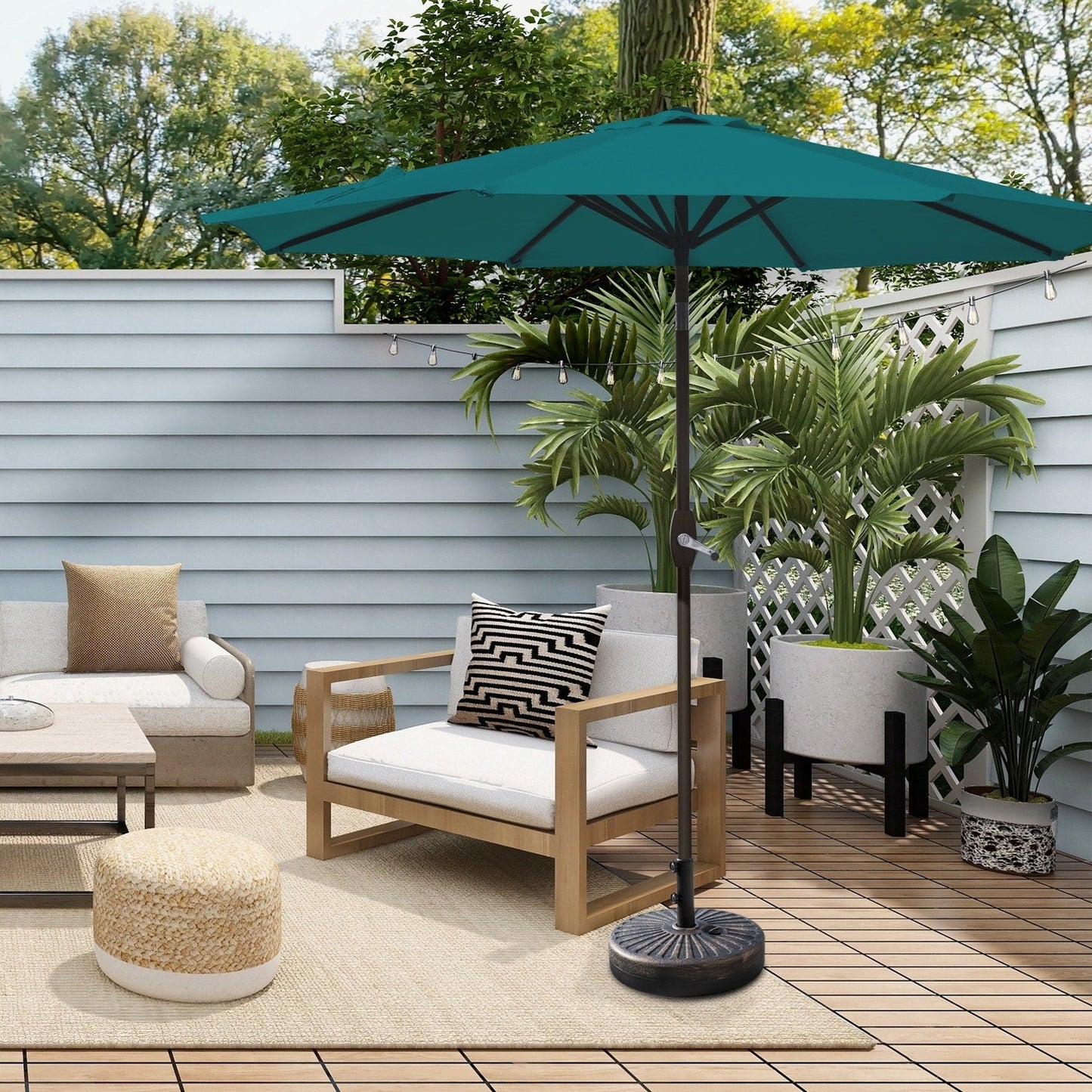 Parasol de terrasse Lopes de 2,7 m avec socle à poids bronze inclus.