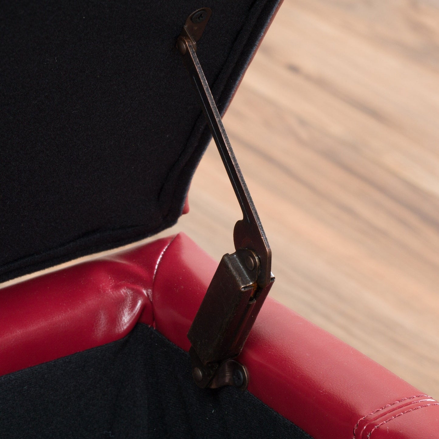 Banc de rangement Lucinda en simili cuir de Christopher Knight Home - 130,6 cm L x 44,5 cm l x 41,3 cm H