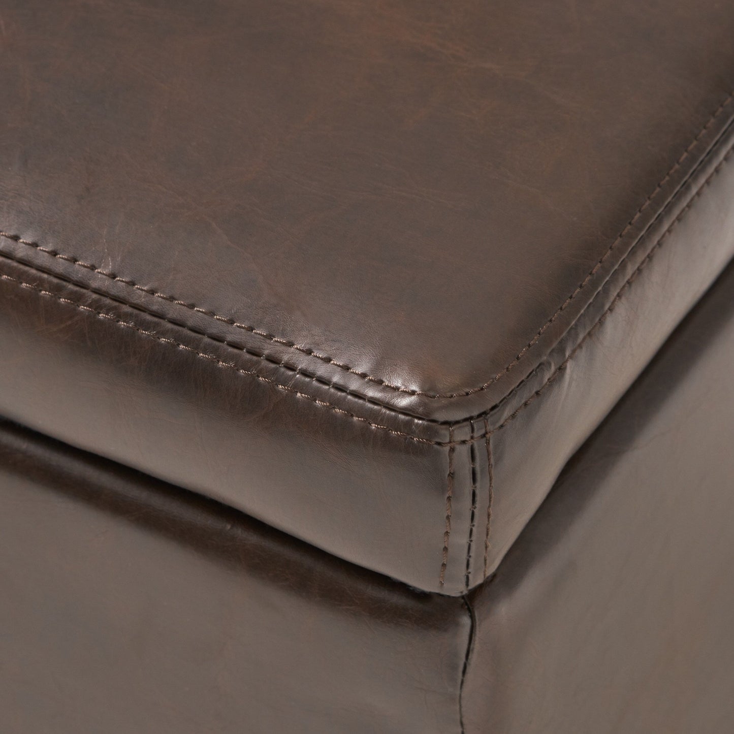 Banc de rangement Lucinda en simili cuir de Christopher Knight Home - 130,6 cm L x 44,5 cm l x 41,3 cm H