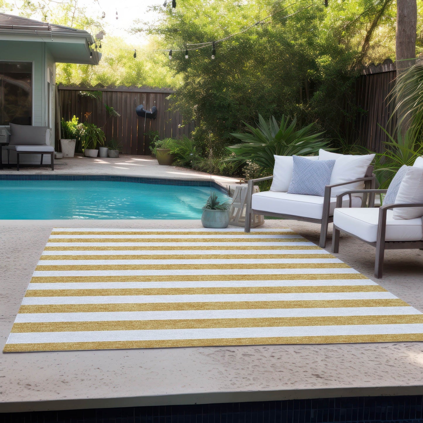 Machine Washable Indoor/ Outdoor Cabana Stripe Chantille Rug
