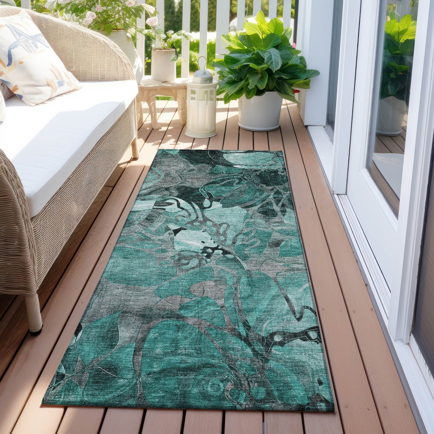 Machine Washable Indoor/ Outdoor Modern Floral Chantille Rug