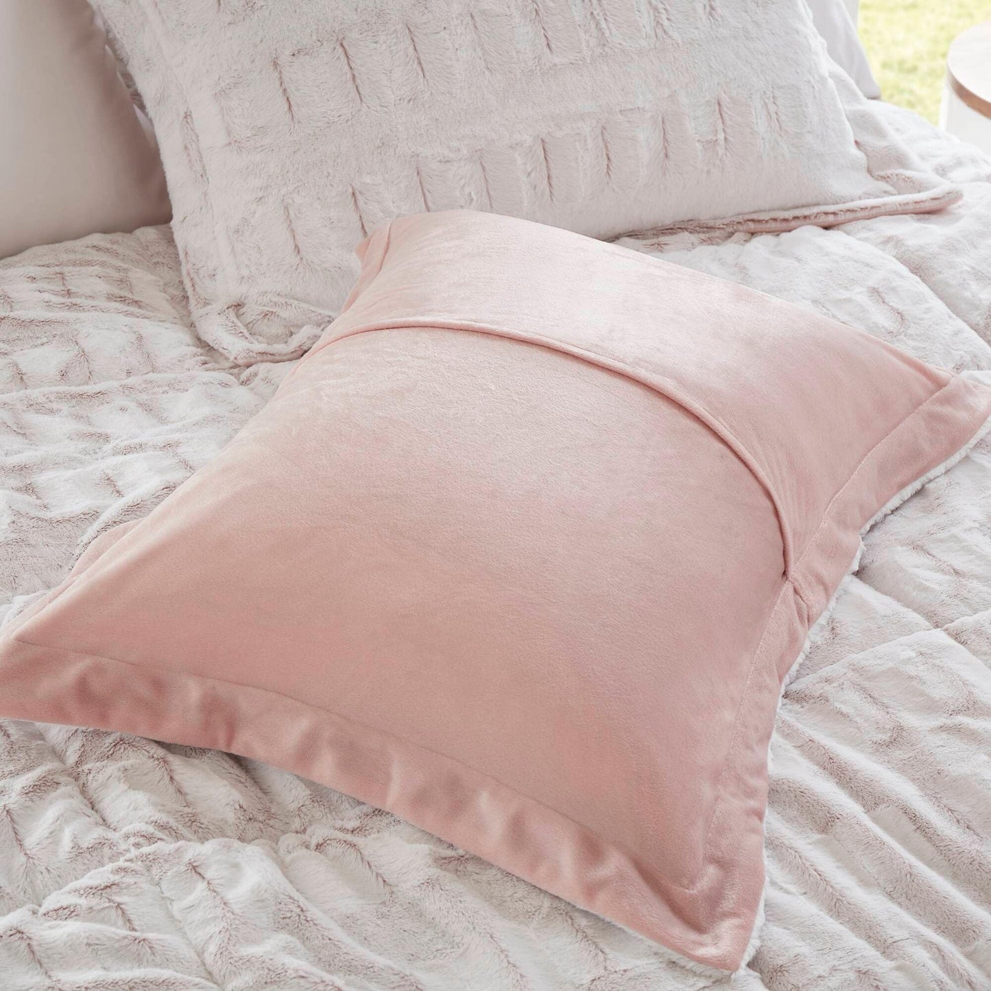 Madison Park Margot Back Print Long Fur Comforter Set