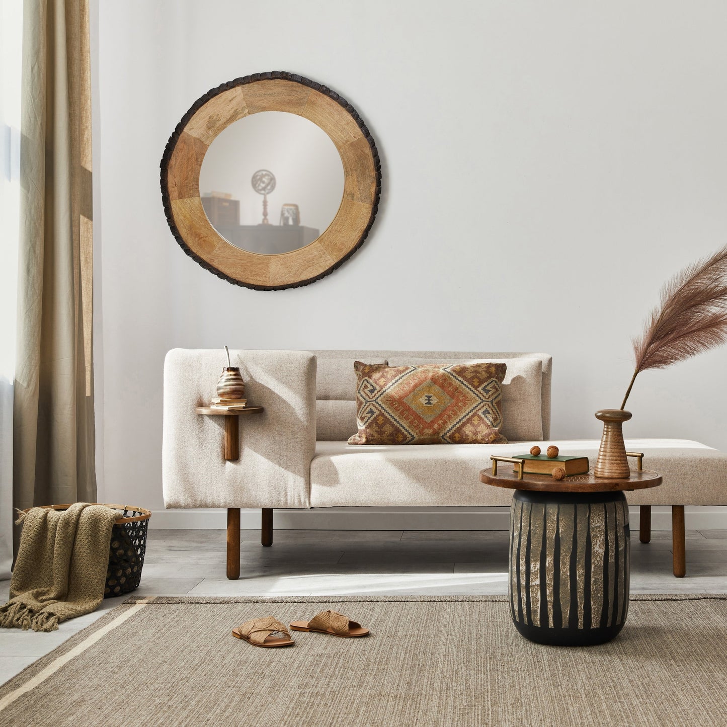 Miroir mural rond en bois à bords naturels Meredith de River of Goods - 30,5 x 1 x 30,5 cm