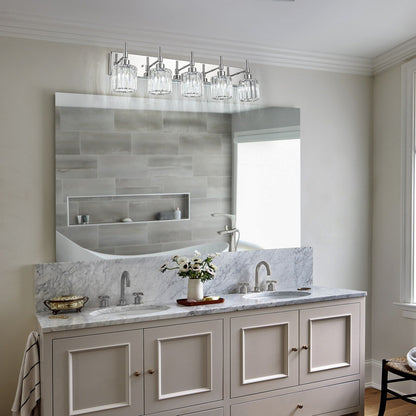 Appliques murales de salle de bain à cristaux, modernes et à intensité variable, avec abat-jours en cristal.