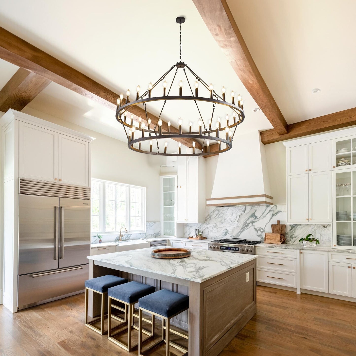 Luminaire moderne de style farmhouse, lustre à 2 niveaux en forme de roue de charrette, grand luminaire pour plafond haut.