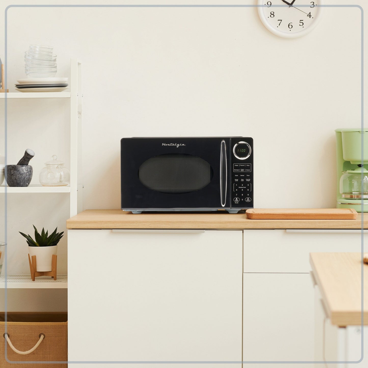 Four à micro-ondes de comptoir rétro Nostalgia de 0,9 pieds cubes