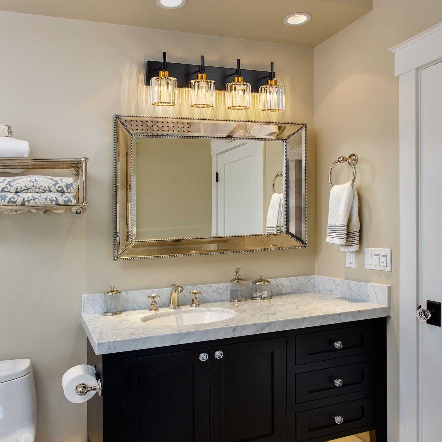 Appliques murales de salle de bain à cristaux, modernes et à intensité variable, avec abat-jours en cristal.