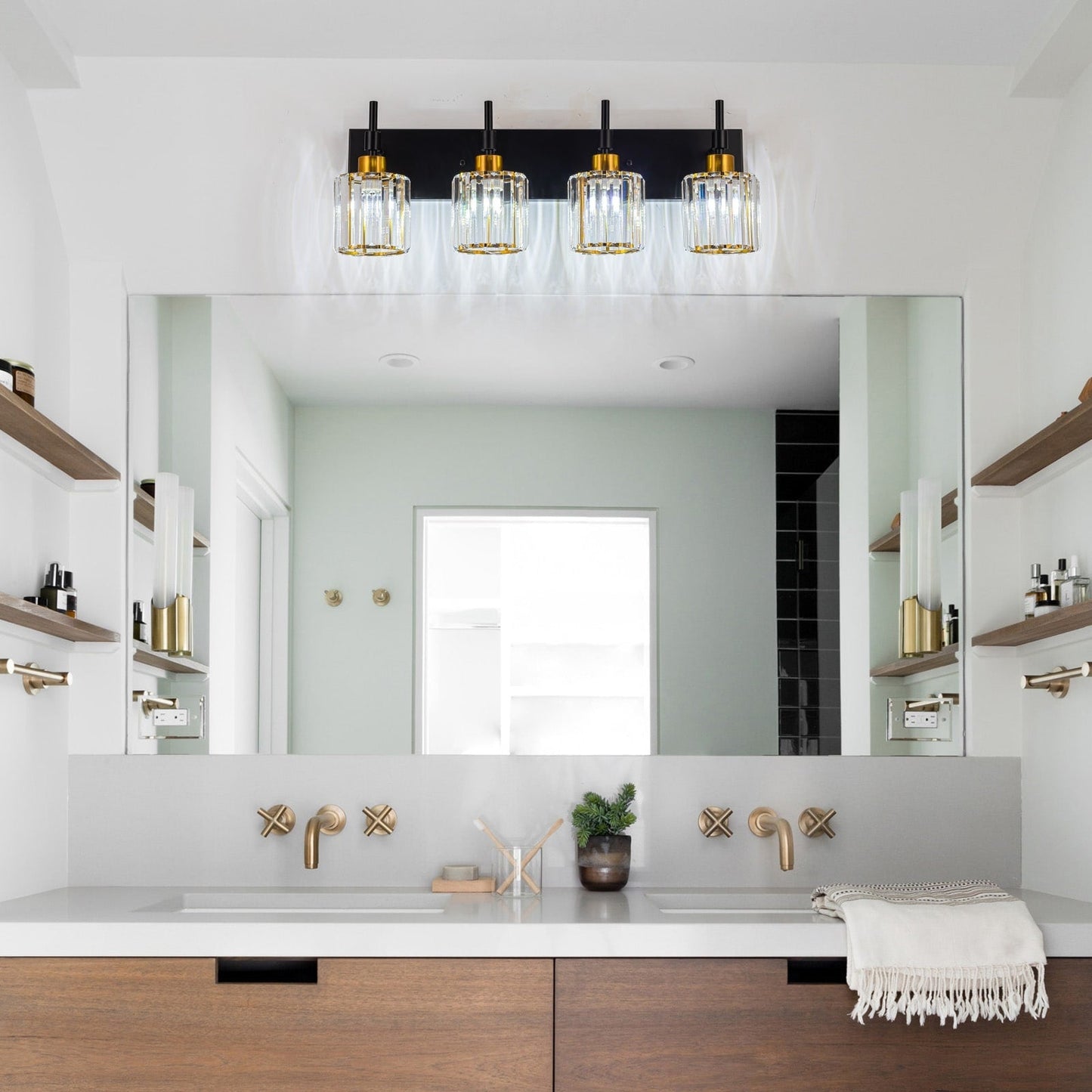 Appliques murales de salle de bain à cristaux, modernes et à intensité variable, avec abat-jours en cristal.