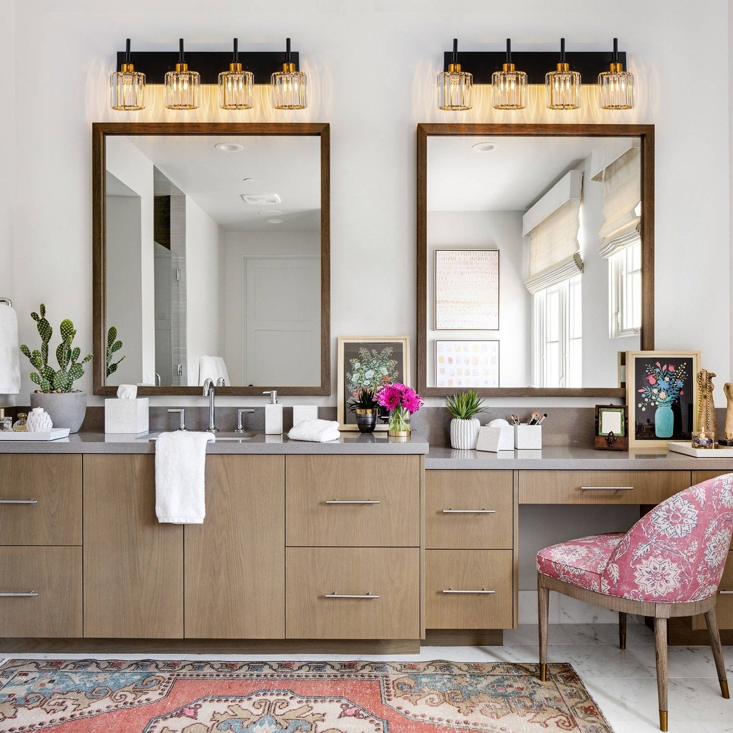 Appliques murales de salle de bain à cristaux, modernes et à intensité variable, avec abat-jours en cristal.